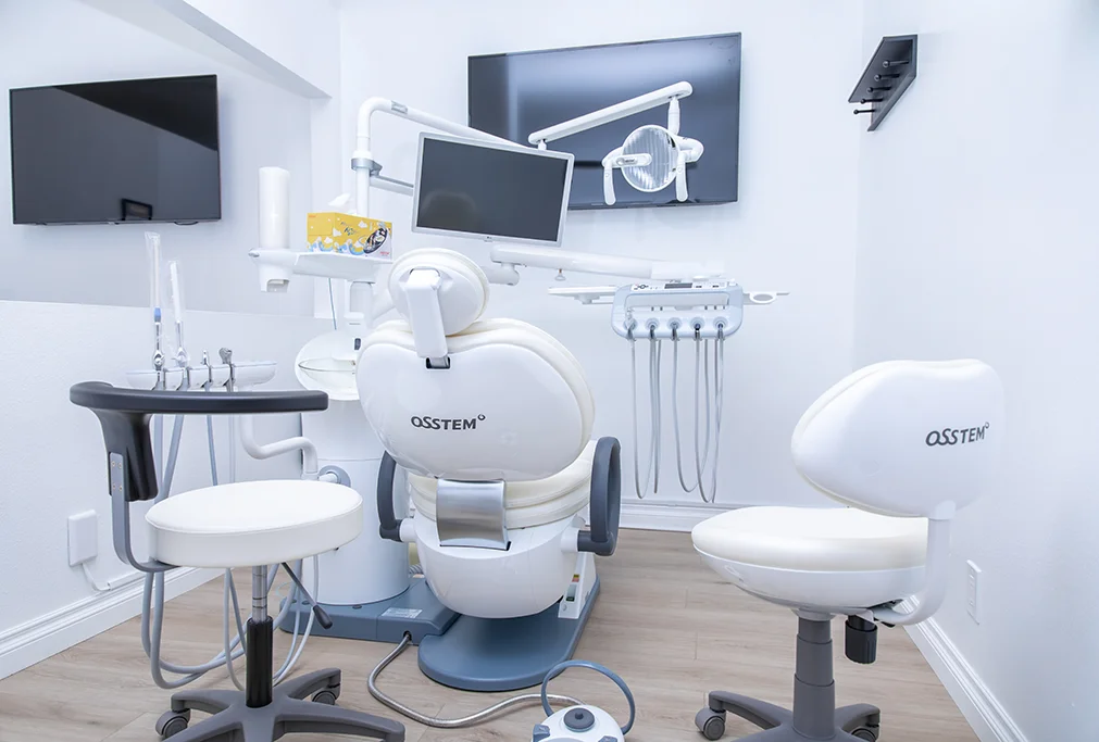 Patient Operatory Room At Tan Khuu, DDS